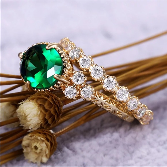 New Women’s 2Pcs Yellow Gold Plated Emerald Ring - Picture 3 of 6